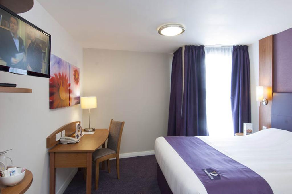 Premier Inn Watford - Croxley Green Phòng bức ảnh