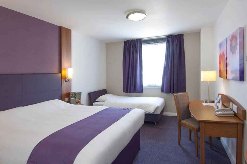Premier Inn Watford - Croxley Green Phòng bức ảnh